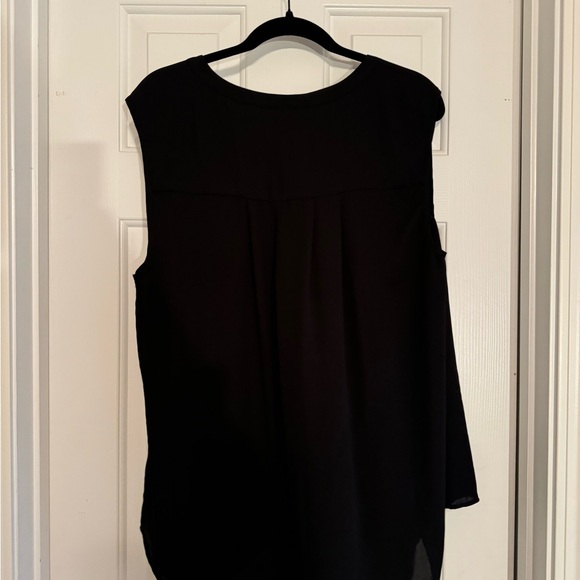 Torrid Sleeveless Blouse 🖤 - Picture 4 of 5